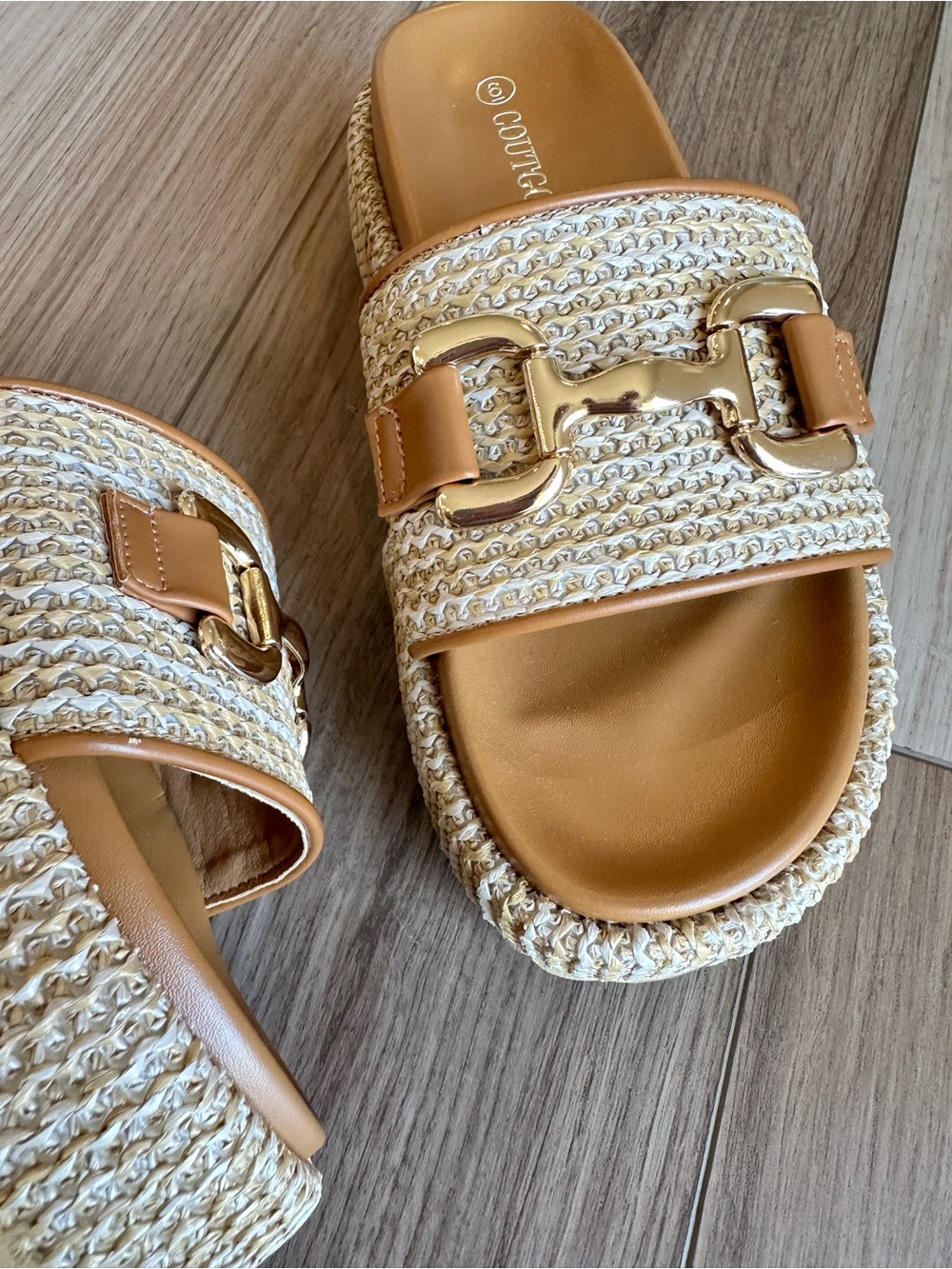 Brand New Coutgo Tan Woven Platform Slide Mules with Gold Chain Accent - Picture 8 of 9